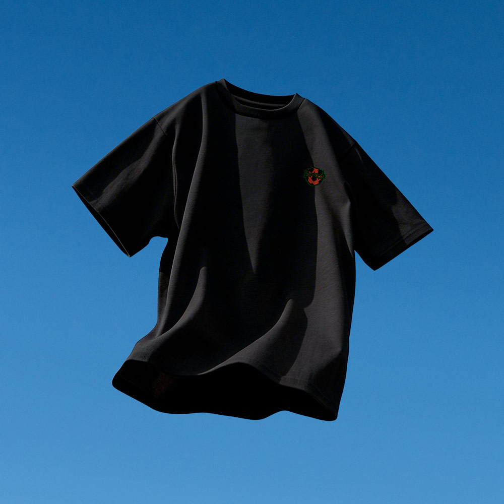 Camiseta Emperador Cuauhtémoc – Vista frontal Camiseta Emperador Cuauhtémoc de Volver a Primera en color negro con gráfico al frente