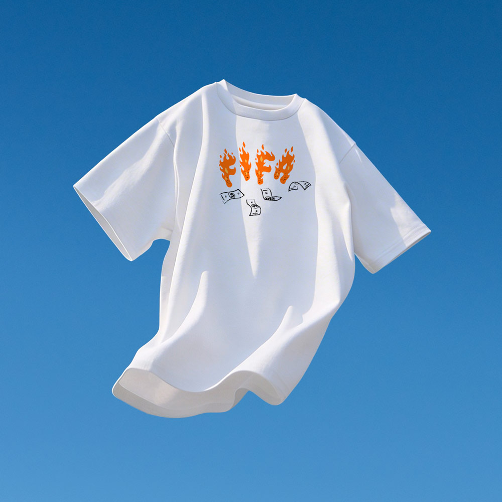 Camiseta FI-Fuck – Vista frontal | Volver a Primera Vista frontal de la camiseta FI-Fuck de Volver a Primera, una playera blanca oversize con ilustración crítica sobre la FIFA y la comercialización del futbol.